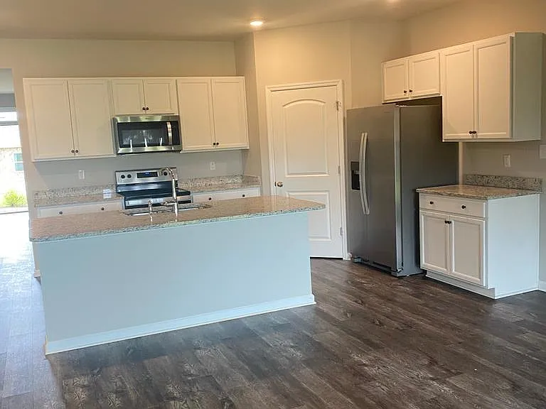 121 Rolling Green Dr — Photo 5