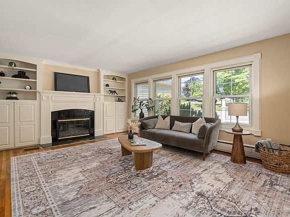 4th image of 247 Osgood St
