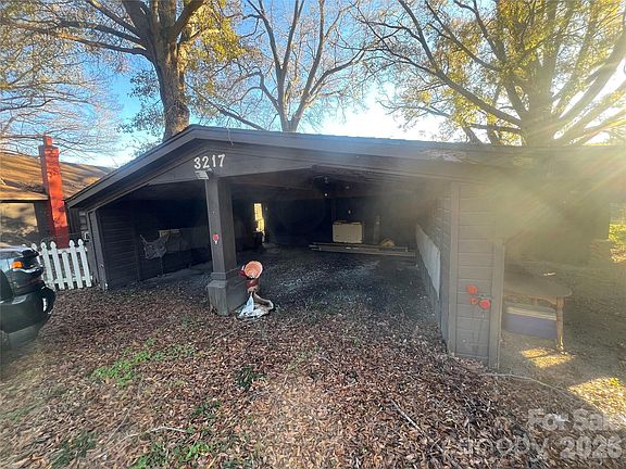 4th image of 3217 Howe Dairy Rd