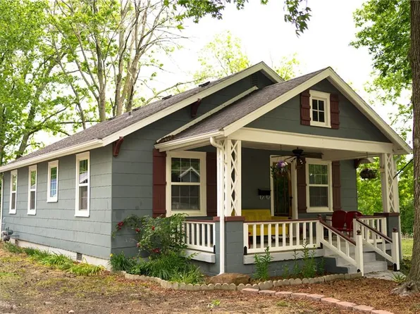 109 W Olive St, El Dorado Springs, MO 64744