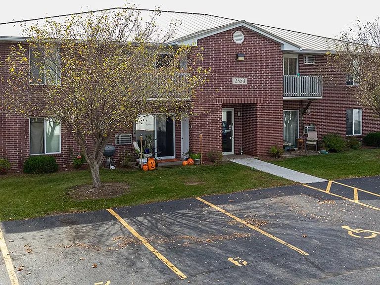 Westridge Apartments — Photo 1