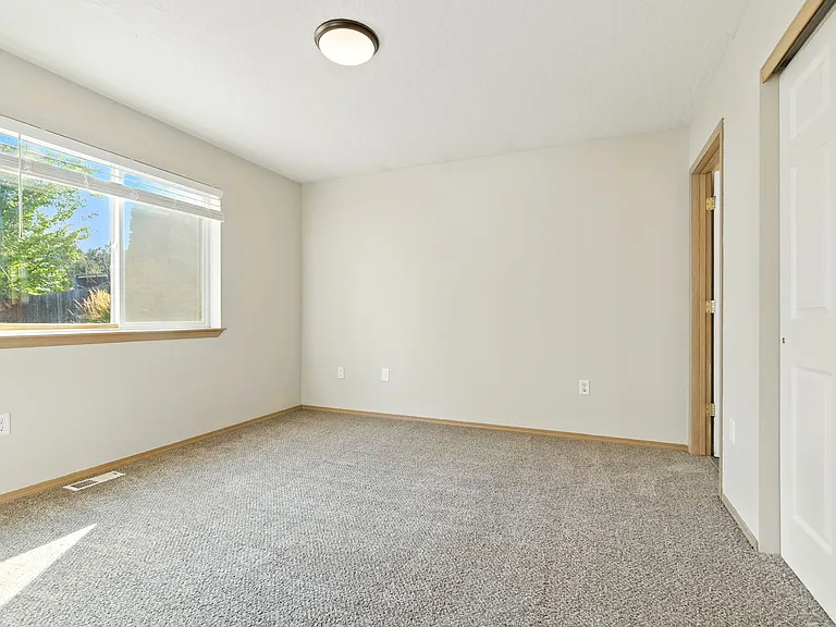 4618 E 14th Ave — Photo 17