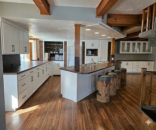 4 bed, 2568 sqft, $3,800 — Photo 2
