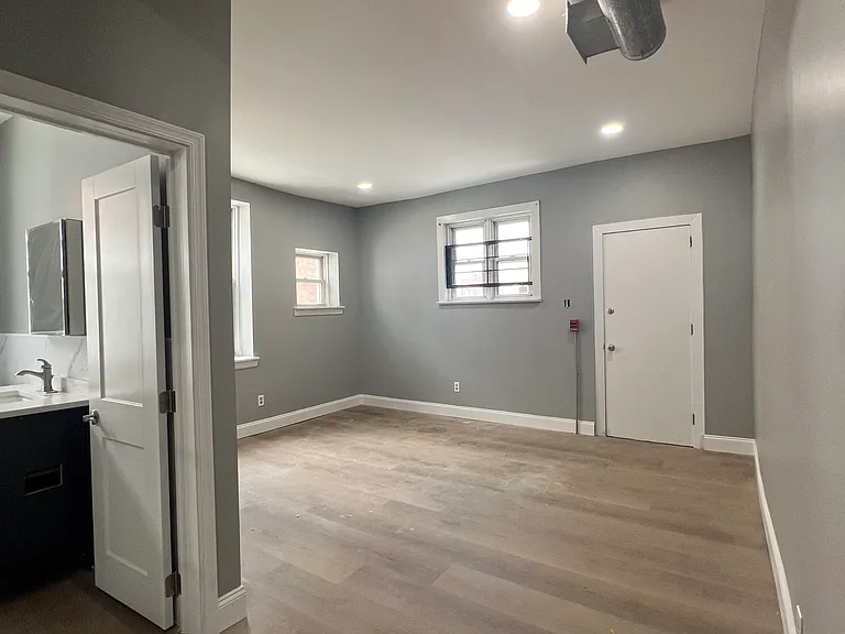 1129 S Broad St #2R — Photo 6