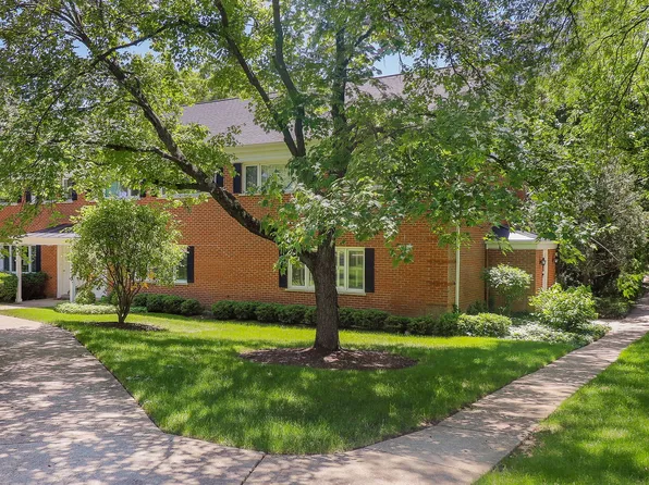 906 Chanticleer Ln #906, Hinsdale, IL 60521
