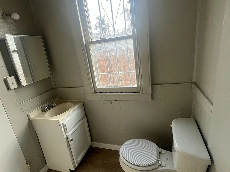 326 Clyde St — Photo 7