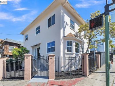 3300 Harrison St, Oakland, CA, 94611