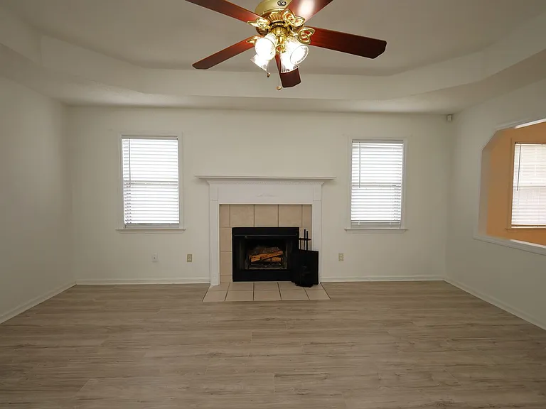4220 Wilshire Dr — Photo 3