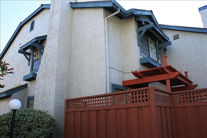 1st image of 366 W Sunnyoaks Ave