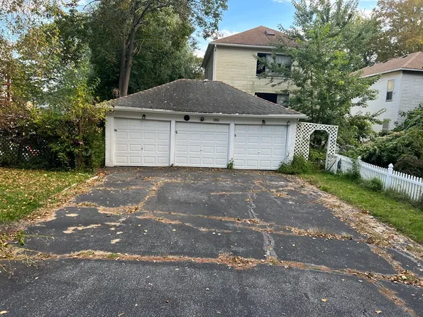 36 5th Ave, Worcester, MA 01607