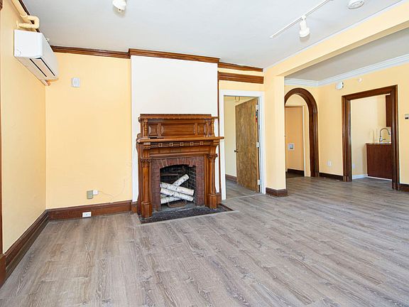 5th image of 963 Main St #1
