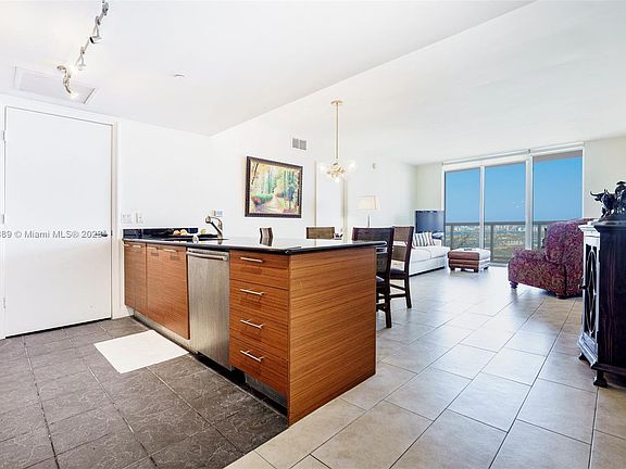 3rd image of 50 Biscayne Blvd APT 3708