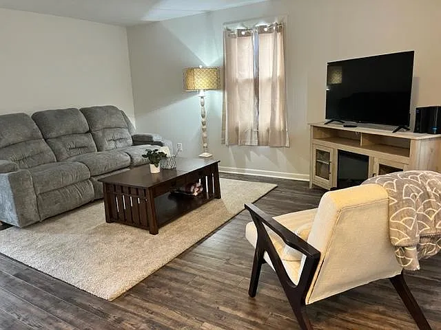 3876 Beech Hill Rd NW — Photo 2