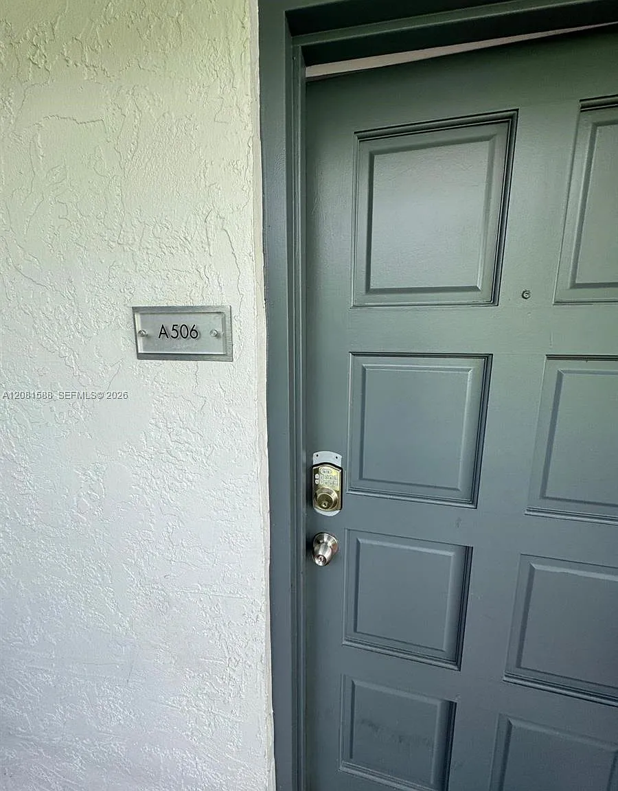 Nirvana Condo No One Cond — Photo 1