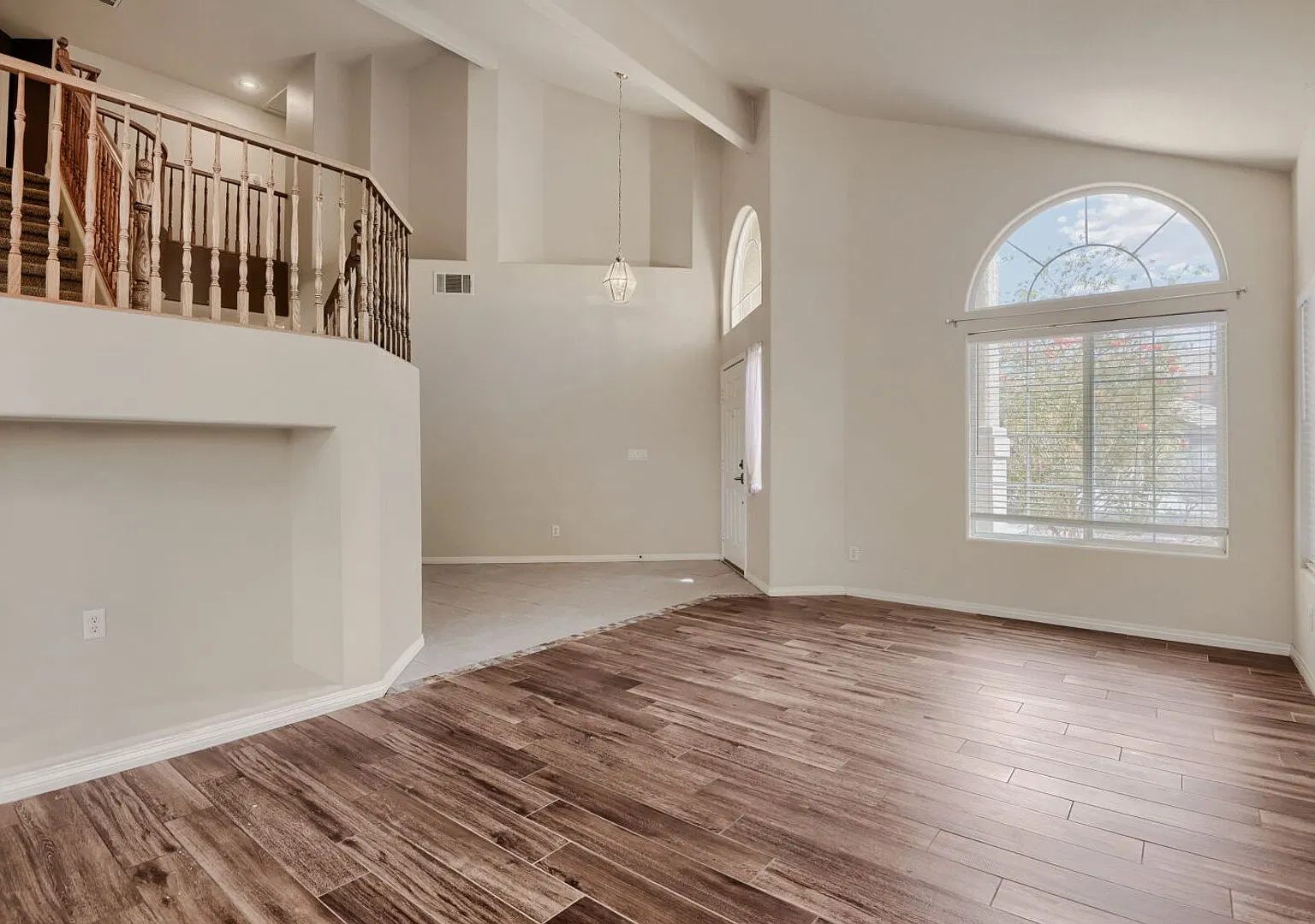 4-Bedroom Home with Mountain Views & 3-Car Garage — Photo 3