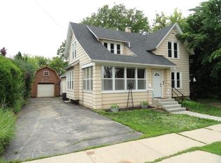 318 N 3rd St, Fort Atkinson, WI 53538