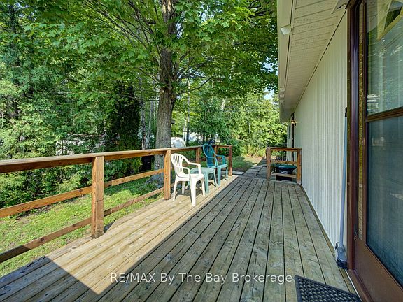 5th image of 55 Georgian Glen Dr