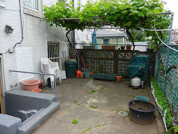 4th image of 1550 Benson Ave