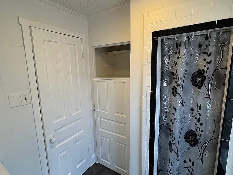 523 N 10th St #3 — Photo 12