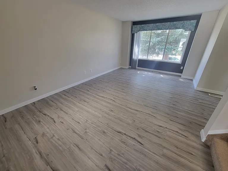 8006 15a Ave NW — Photo 4