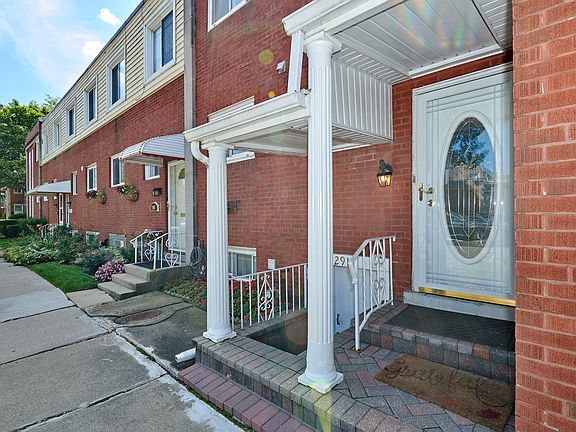 2nd image of 2911 W Glenlake Ave