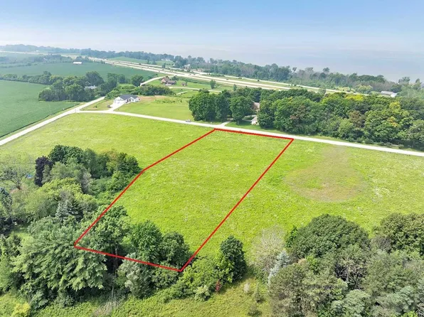 Rustic Oak Dr #14, Luxemburg, WI 54217