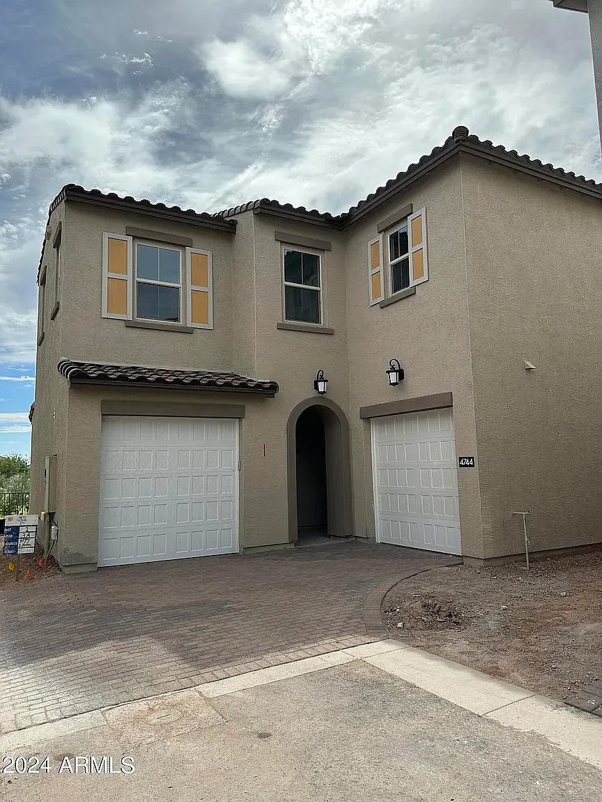 3 bed, 2.5 bath, 1965 sqft, $2,450 — Photo 2