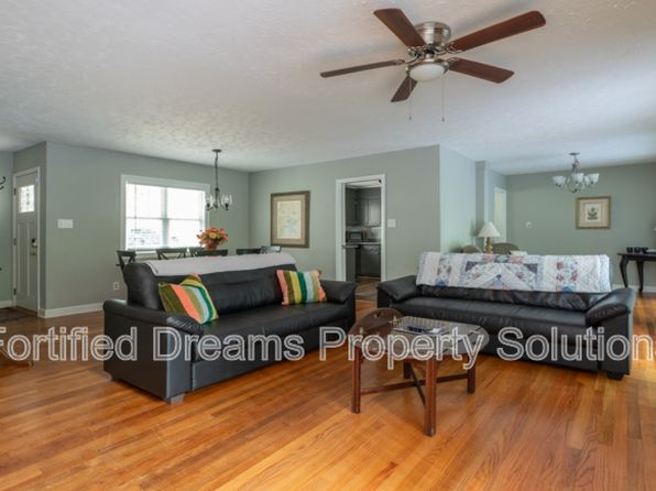 312 Foxcroft Dr