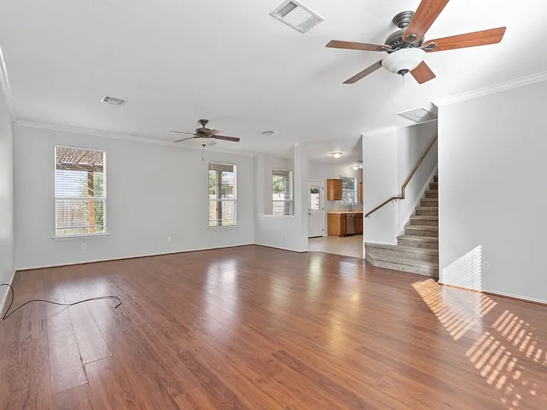 120 Brazos Ln — Photo 5