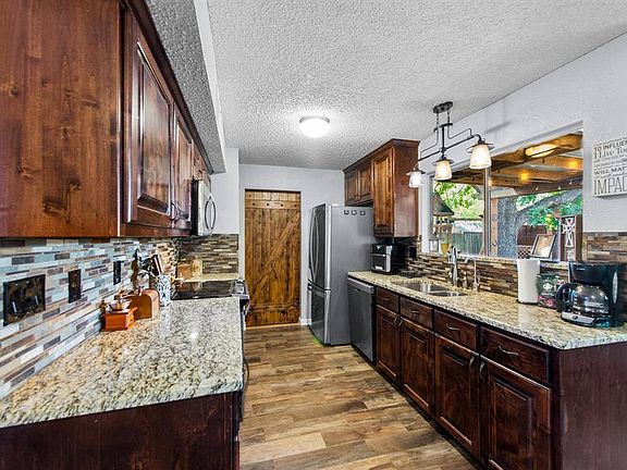 4th image of 4672 Bracken Dr