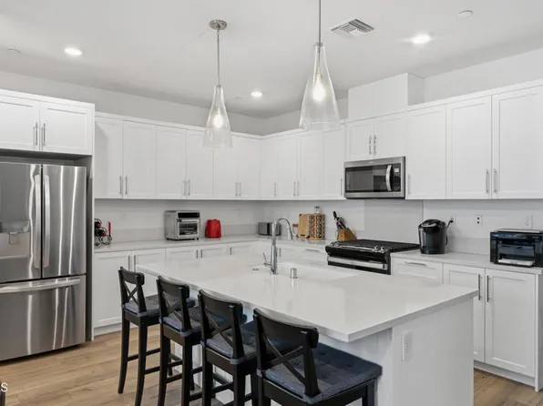 2364 Haley Point Dr Unit 102, Ventura, CA 93003