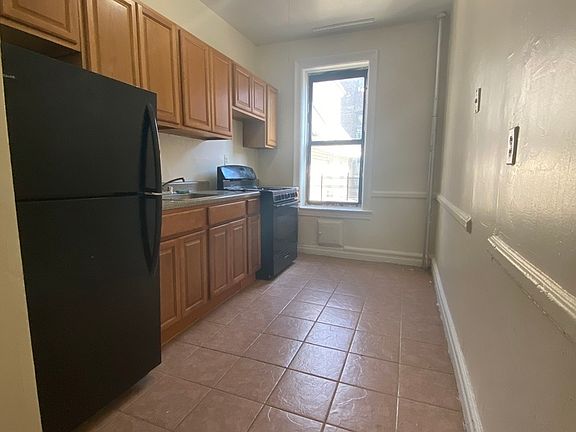 2nd image of 78 Hawthorne St #24