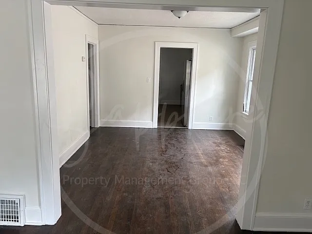 1508 E 49th Ter — Photo 7