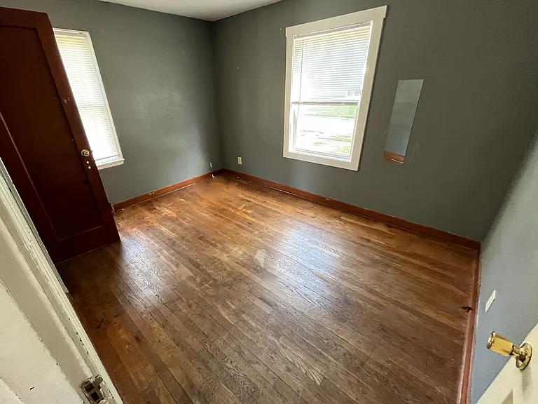 1004 W Walkup Ave — Photo 3
