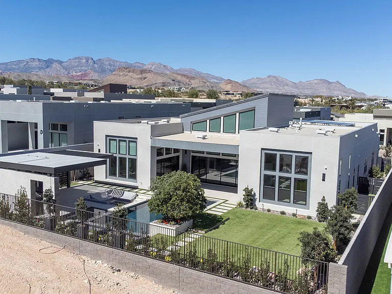 10949 Rossa Peak Ave — Photo 96