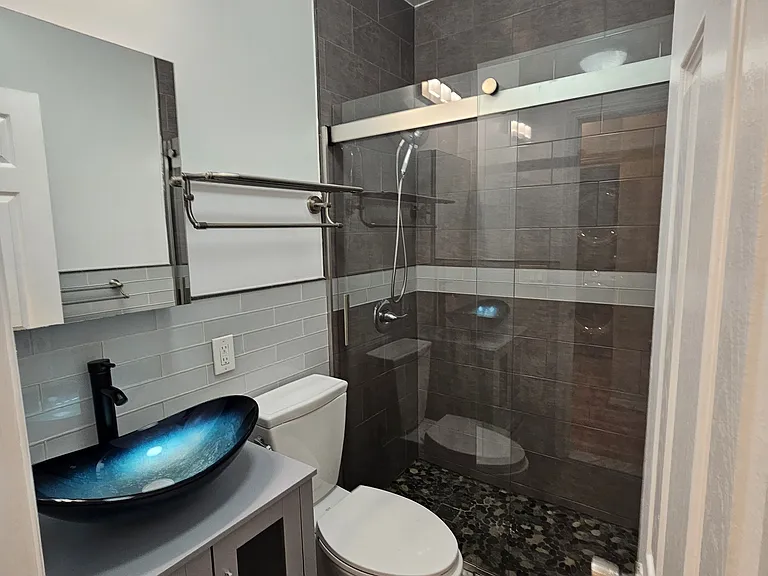 184 8th St #2 — Photo 8
