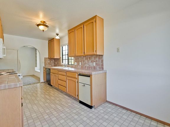 3rd image of 123 E Latimer Ave