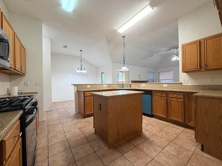 1023 Bonanza Dr — Photo 29