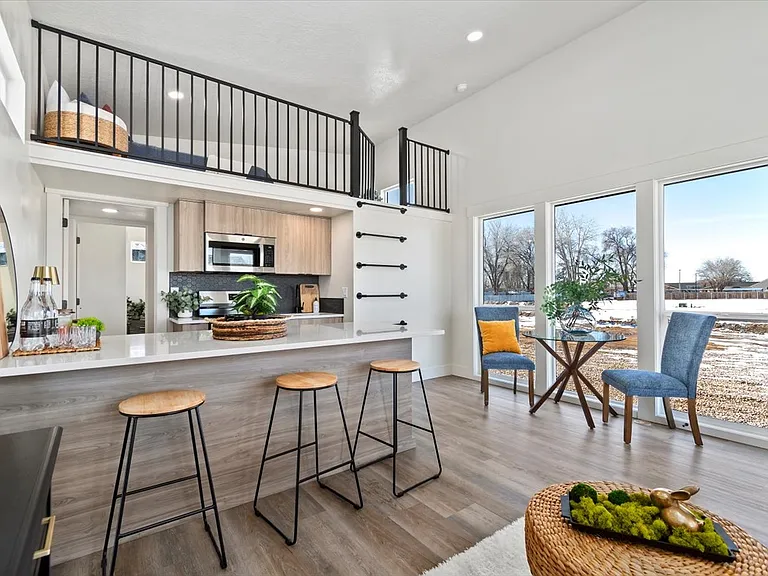 362 W London St — Photo 9
