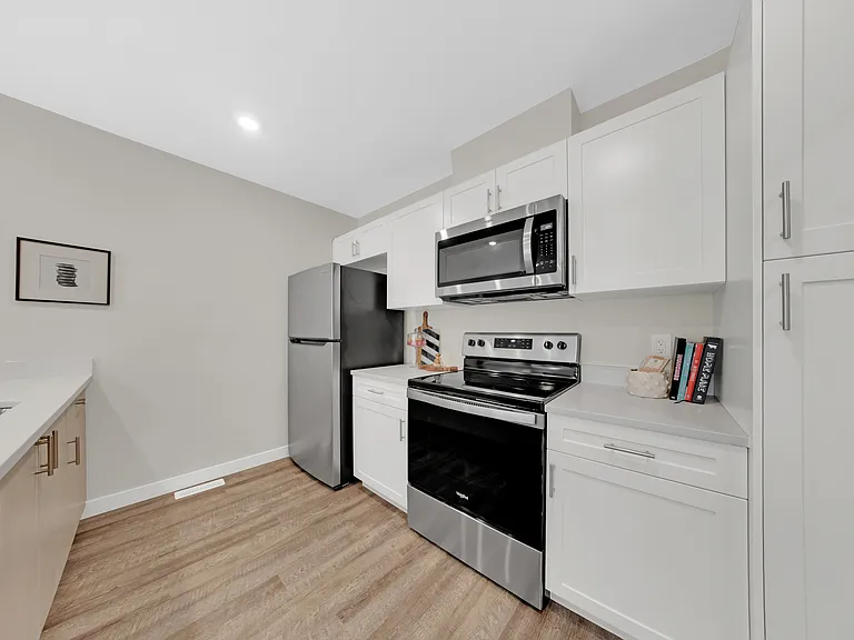 110 Baltzan Blvd — Photo 32