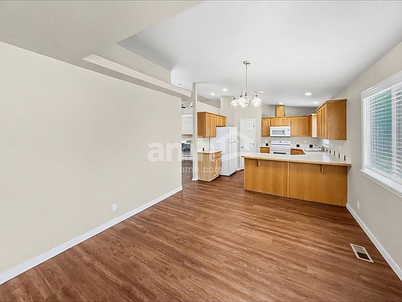 5th image of 501 N Mira Ave