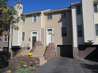 120 Spring Run Dr, Monroeville, PA 15146