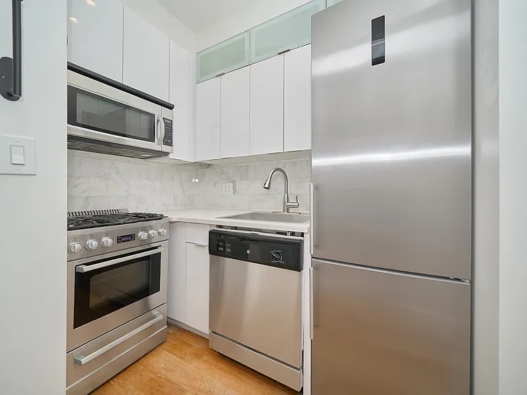 344 E 63rd St #PHA — Photo 7