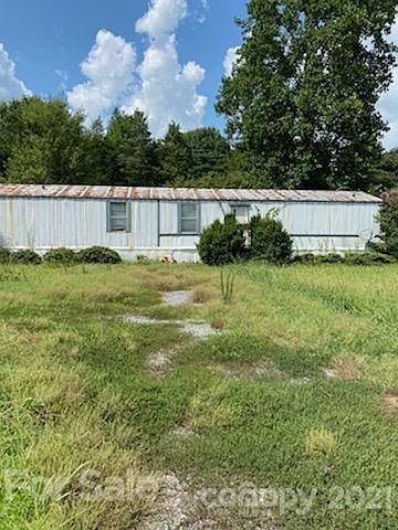 2nd image of 942 Daves Rd