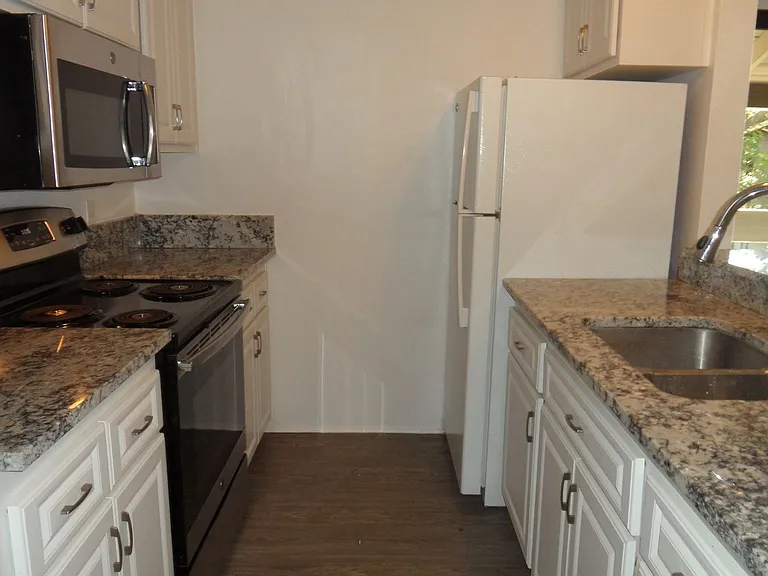 172 Streamwood — Photo 7