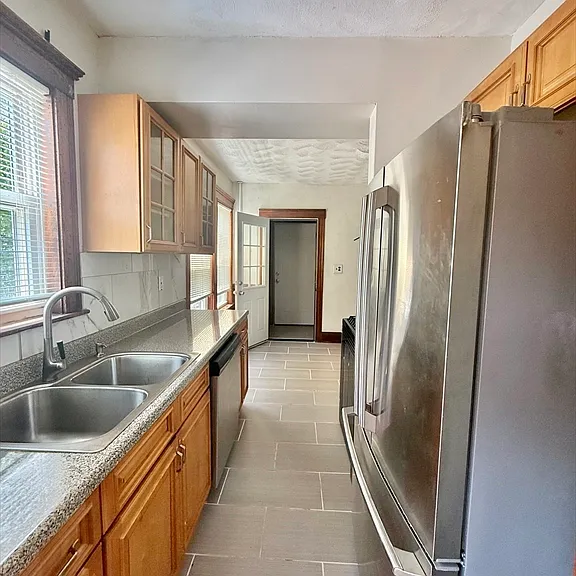 39 Dunbar Ave #1 — Photo 10