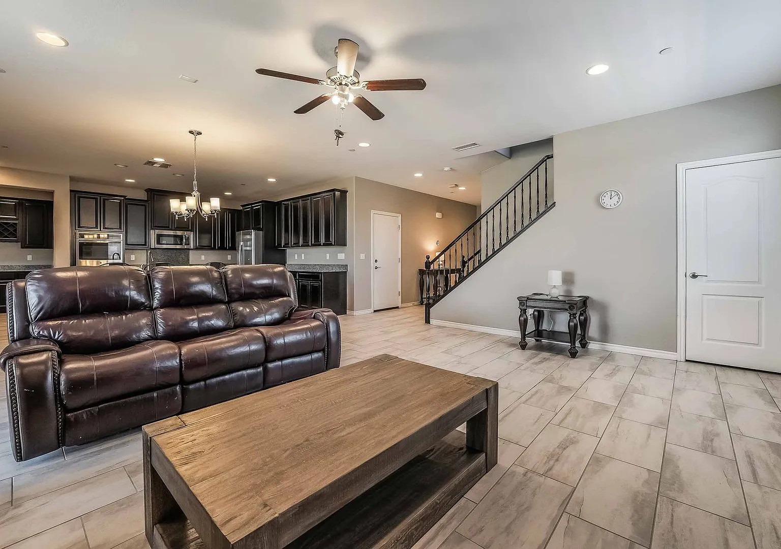 Fully Furnished 4 Bedroom Home In Tuscany Community — Photo 3
