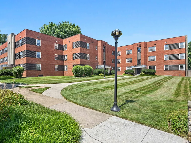 Samester Apartments — Photo 16