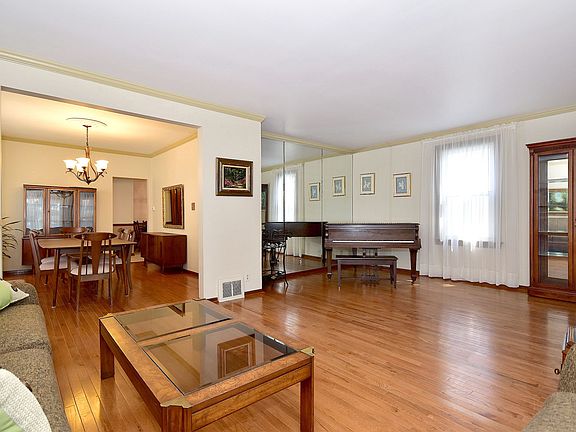 3rd image of 5234 W Waveland Ave