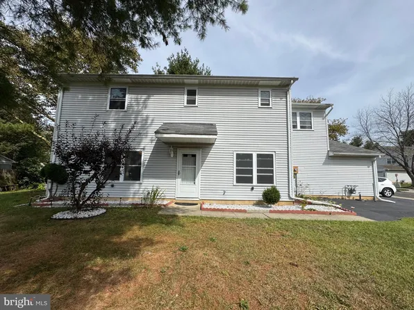 100 Wyndmoor Dr, Hightstown, NJ 08520